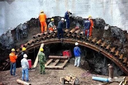 新乡隧道钢花管支护案例